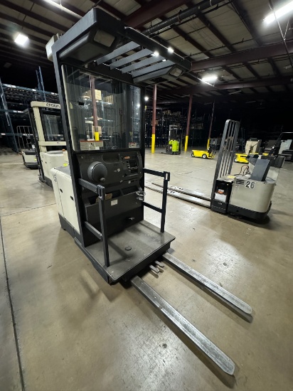 Crown Electric Order Picker SP 3000 Series