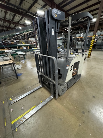 Crown Electric Stand-Up Forklift RC 3000 Series