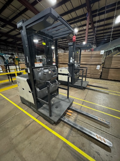 Crown Electric Order Picker SP 3500 Series