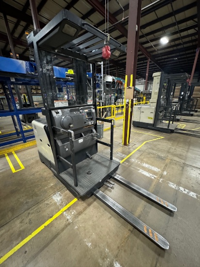 Crown Electric Order Picker SP 3400 Series