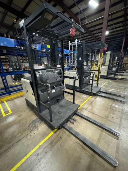Crown Electric Order Picker SP 3200 Series