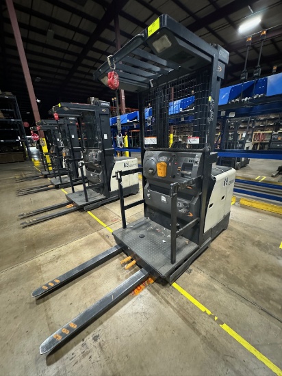 Crown Electric Order Picker SP 3500 Series