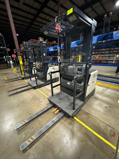 Crown Electric Order Picker SP 3500 Series