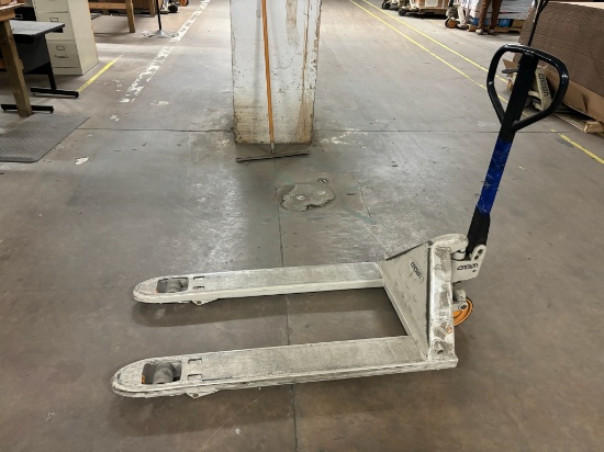 Loc: 2. Crown Manual Pallet Jack