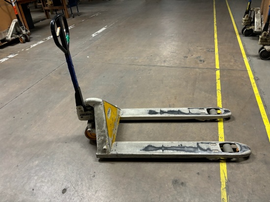 Loc: 2. Crown Manual Pallet Jack