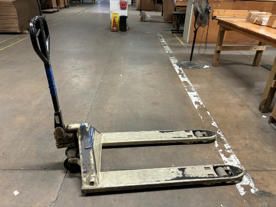Loc: 2. Crown Manual Pallet Jack