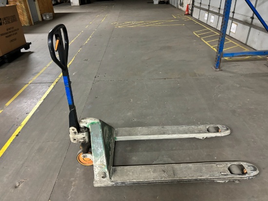 Loc: 2. Crown Manual Pallet Jack