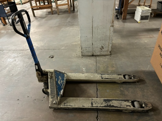 Loc: 2. Crown Manual Pallet Jack