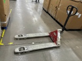 Loc: 6N. Manual Pallet Jack