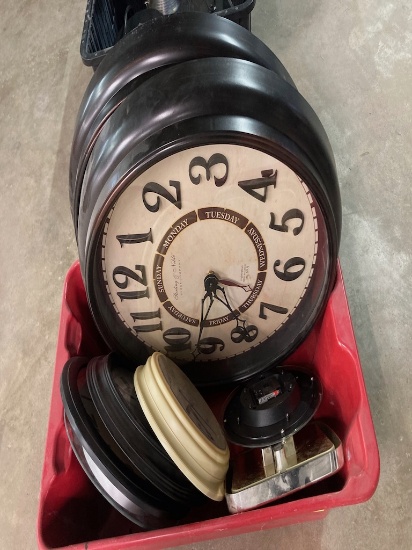 Assorted wall clocks