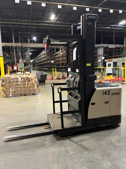 Crown Order Picker SP 3500 Series