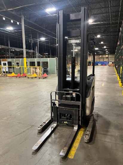Crown Reach Truck RD 5200 Series