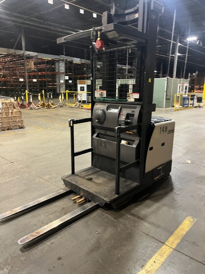 Crown Order Picker SP 3500 Series