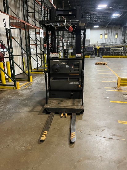 Crown Order Picker SP 3500 Series