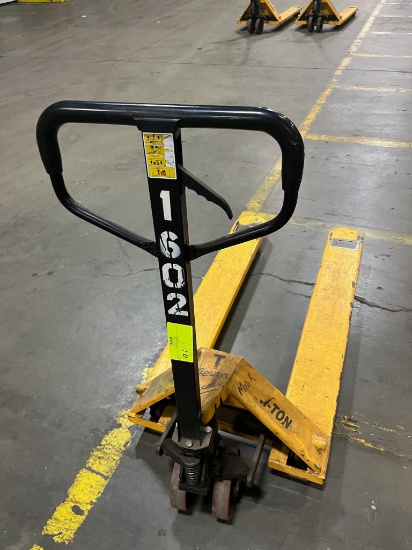 Tri-Ton Manual Pallet Jack
