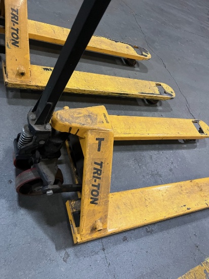 Tri-Ton Manual Pallet Jack
