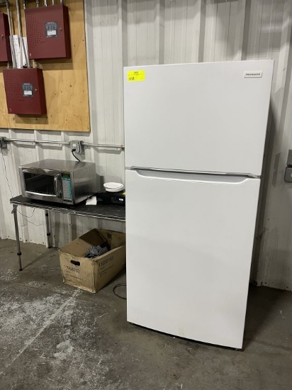 Fridgidaire Refridgerator & Sharp 1000w Microwave