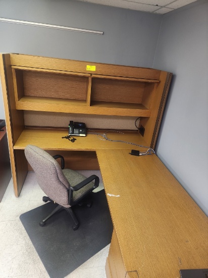 L shape desk with chair