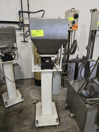Performance Feeders Vibratory Feeder w/ Controller
