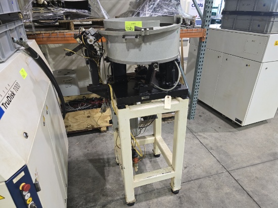 Feeder bowl on stand with Detector units