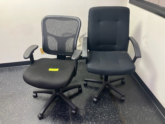 Lot of 2 office chairs