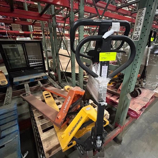 Pallet jacks - Jungheinrich and Doosan