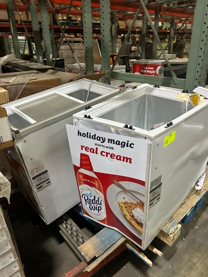 MMI 5.6 Cu. Ft. Chest Coolers