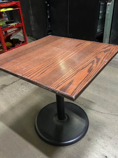 Lot of 5 tables - 4 square and 1 round