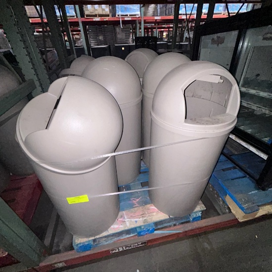 Tall trash cane with lids