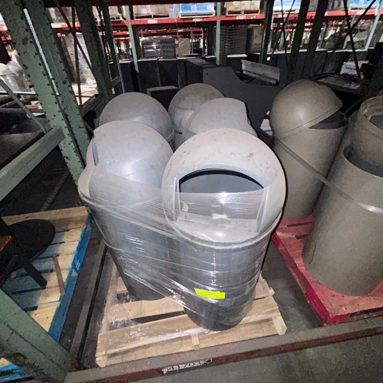 Tall trash cane with lids