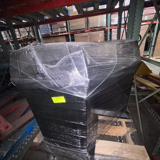 Large trash cans with lids
