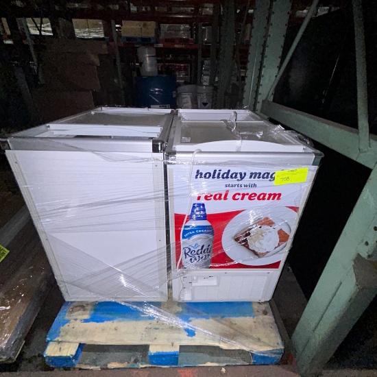 Lot of 2 chest coolers