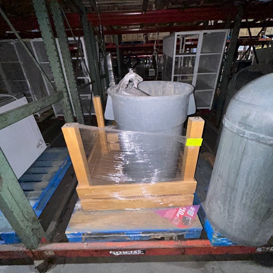 Lot of table & trash can