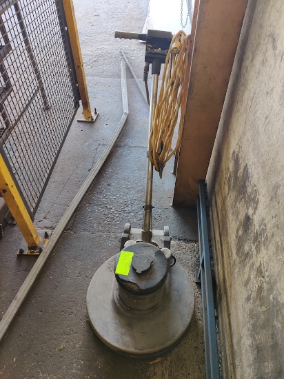SeaRay Manual Floor Scrubber