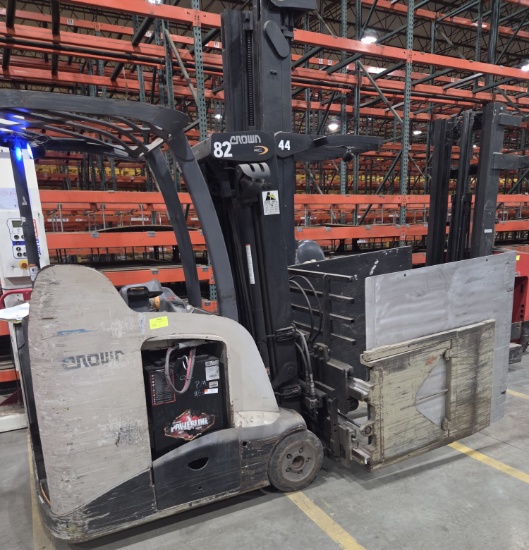 Crown Dockstocker Forklift w/ Clamp
