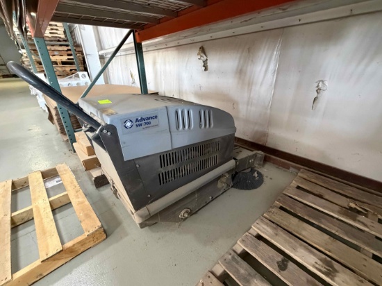 NILFISK WALK-BEHIND ELECTRIC SWEEPER - ADVANCE SW 700 B