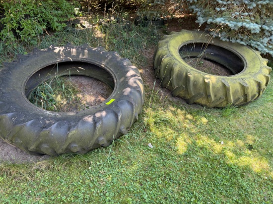 Lot of approx. 11 tires, various sizes