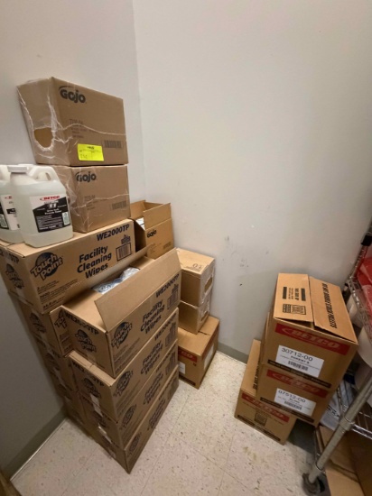 Lot of cleaning suppliers