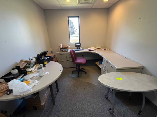 Lot of office furniture incl. 2 desks, 1 rolling chair, 1 rolling table, 1 table & 1 file cabinet