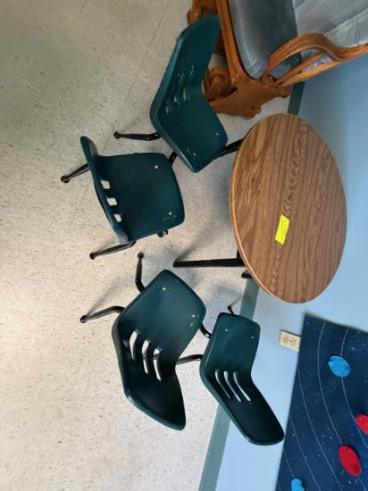 Childrens table with approx. 4 chairs