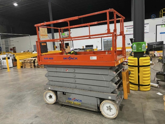 Skyjack Scissor Lift