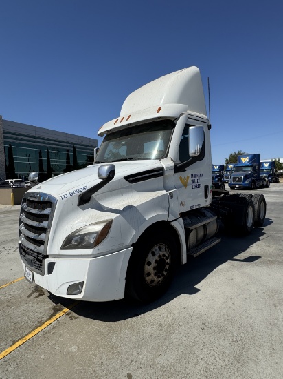 2020 Freightliner Cascadia Daycab Body Type: Chassis