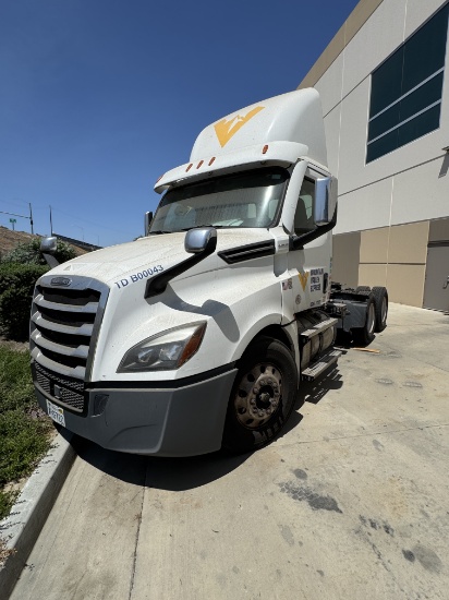 2020 Freightliner Cascadia Daycab Body Type: Chassis