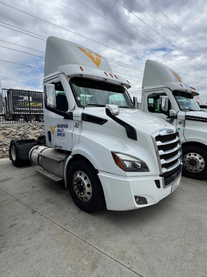 2020 Freightliner Cascadia Daycab Body Type: Chassis
