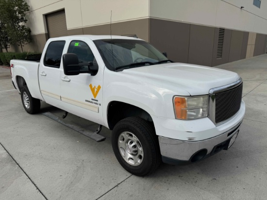 2008 GMC Sierra 2500HD Service Body Type: Chassis