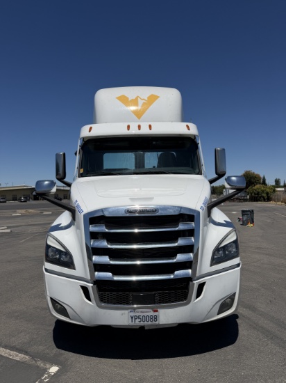 2022 Freightliner Cascadia Daycab Body Type: Chassis