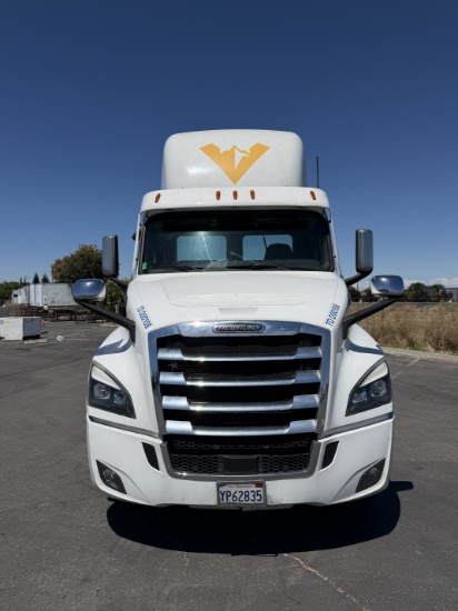 2023 Freightliner Cascadia Daycab Body Type: Chassis