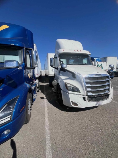 2020 Freightliner Cascadia Daycab Body Type: Chassis