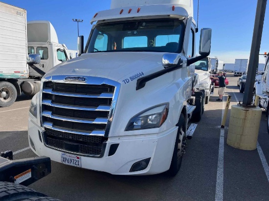 2020 Freightliner Cascadia Daycab Body Type: Chassis