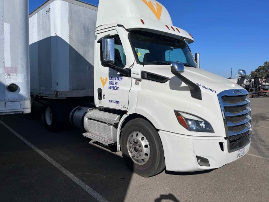 2020 Freightliner Cascadia Daycab Body Type: Chassis